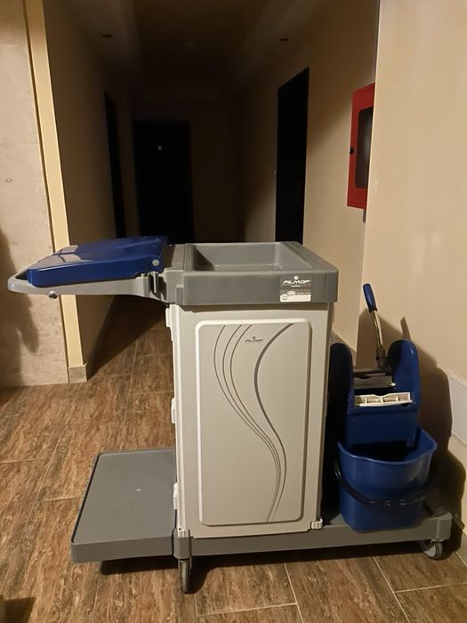 Камериерски количка Filmop Alpha затворен тип