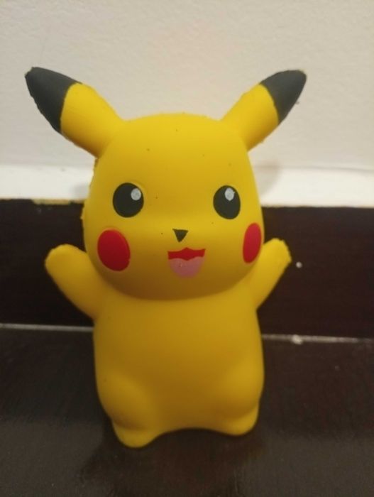 Squishi Pikachu galben