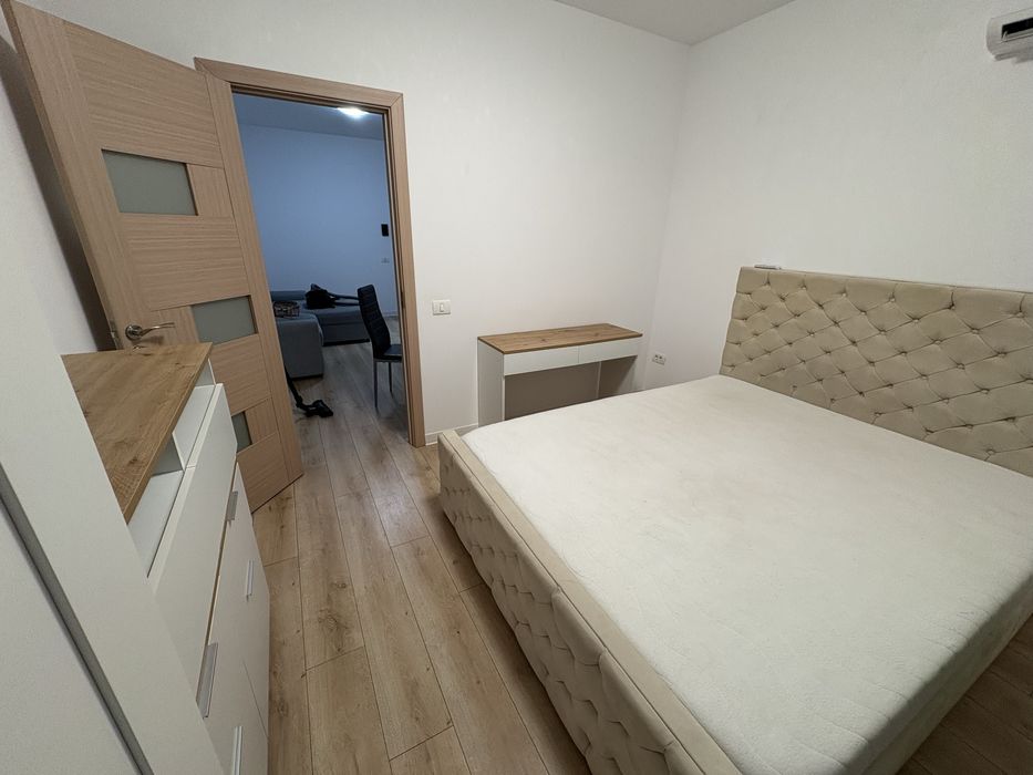 Închiriez apartament cu o cameră + living