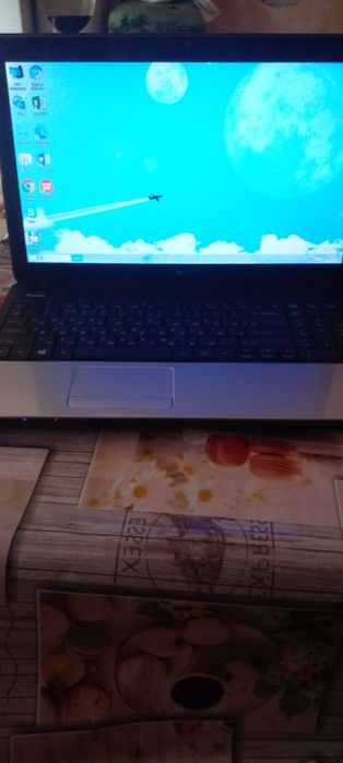 Noutbuk sotiladi srochni