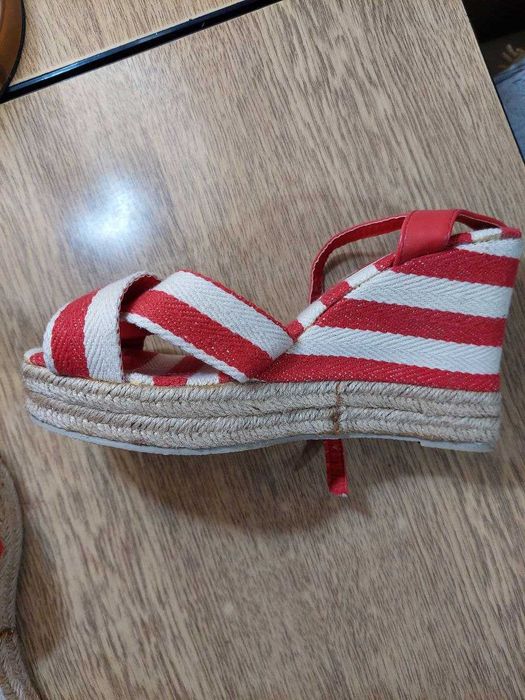 Женская обувь  босоножки