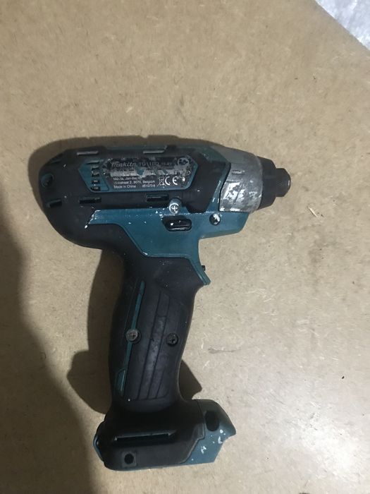 Masina insurubat Makita TD 110D 10,8v incompleta