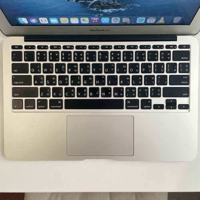 Продам macbook air 11