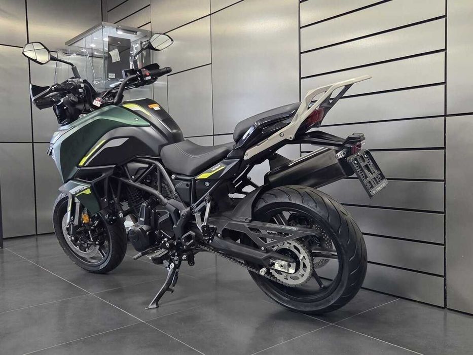 Мотоцикл Benelli TRK 702