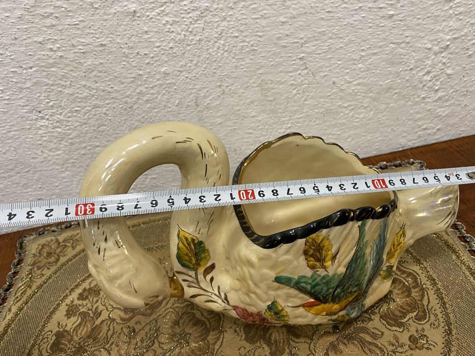 Белгийска порцеланова кашпа във формата на лебед
