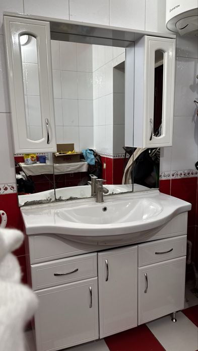 Раковина айнасымен