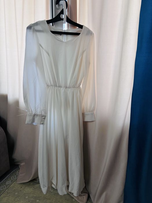 Продаю платья б/у