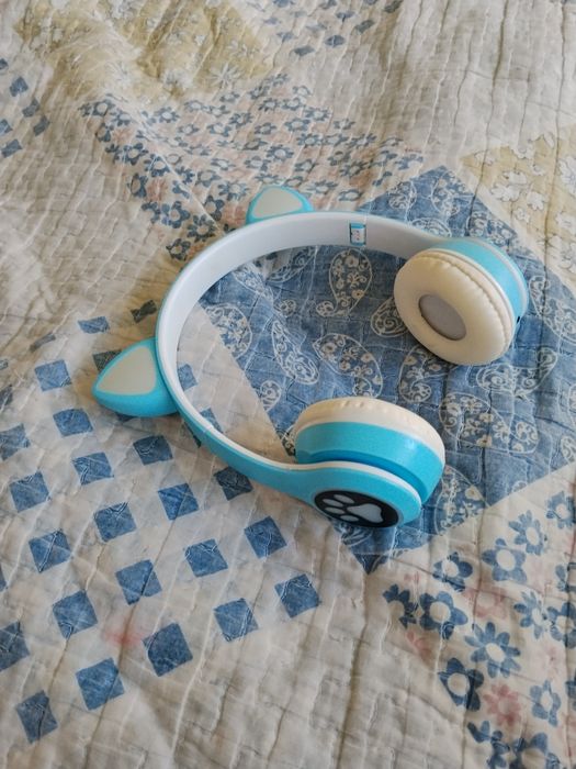 Безпровадной наушник с кощячими ушами