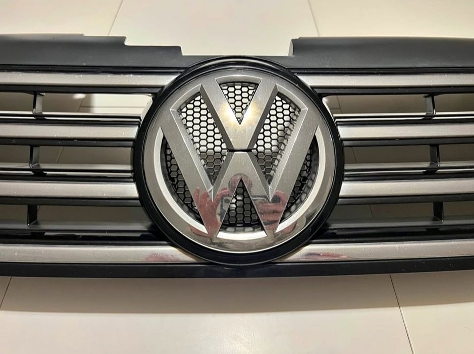 VW PASSAT B7 предна решетка