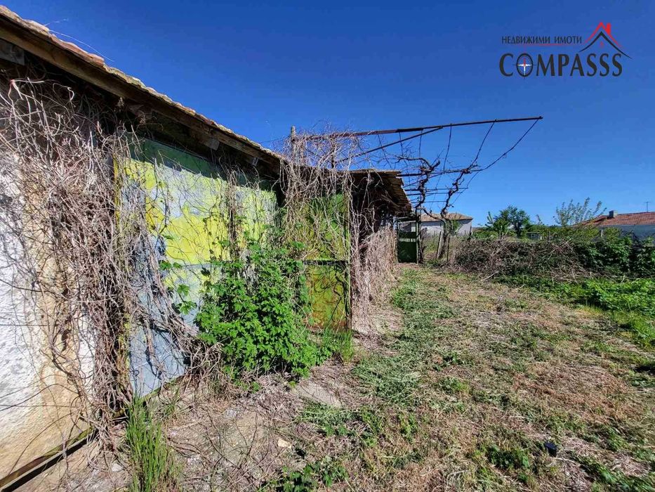 Продава се Къща в с. Ловчанци, Област Добрич - 450 кв.м за 34 €/кв.м - Снимка #4