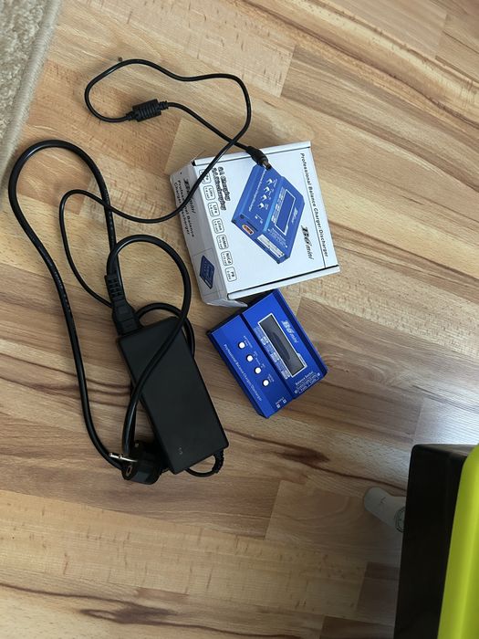 Лодка за захранка със gps и автопилот