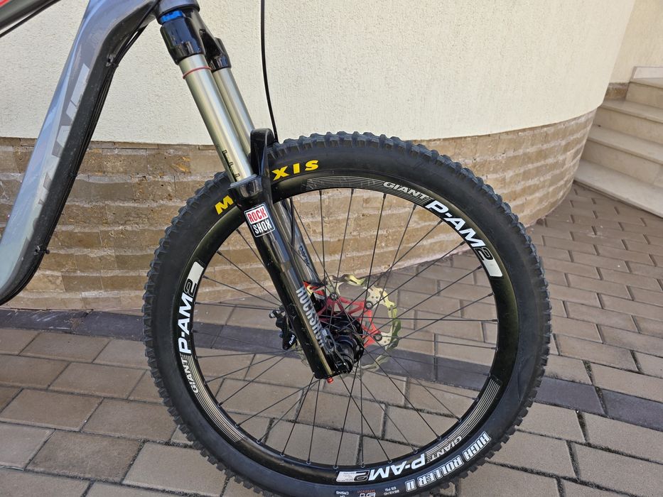 Bicicleta full suspension Giant X1