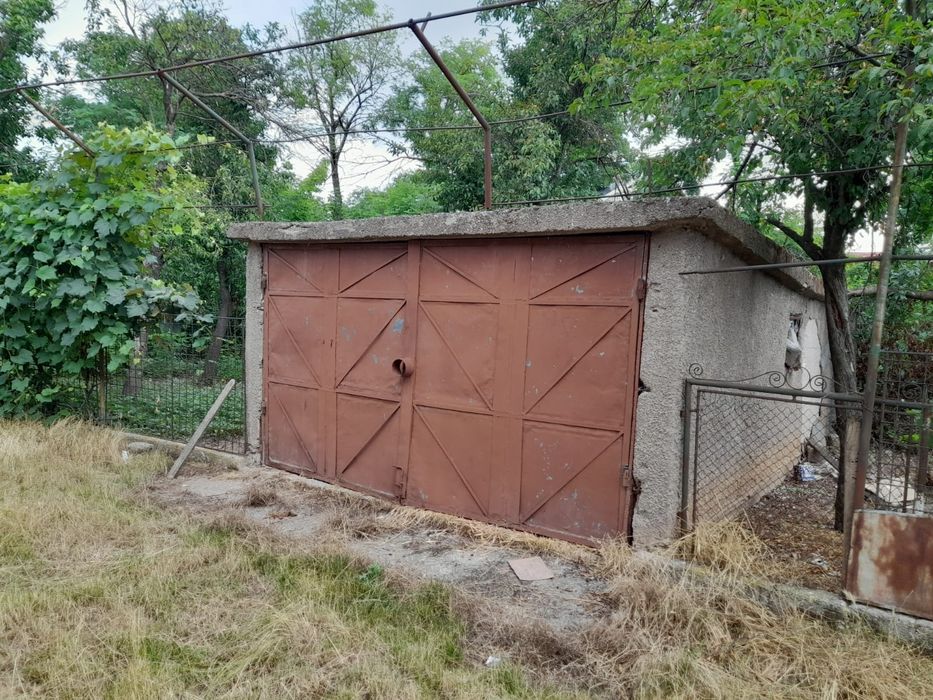 Vând casa și teren