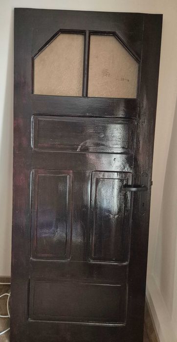 Usi de interior din lemn