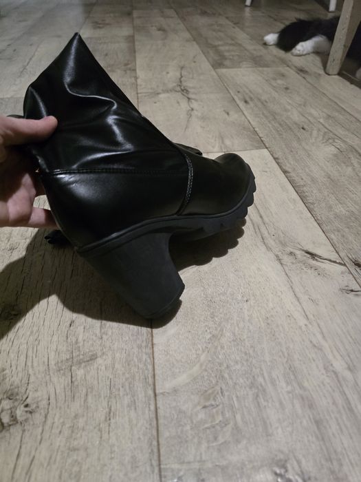 Продам сапожки 35/36р