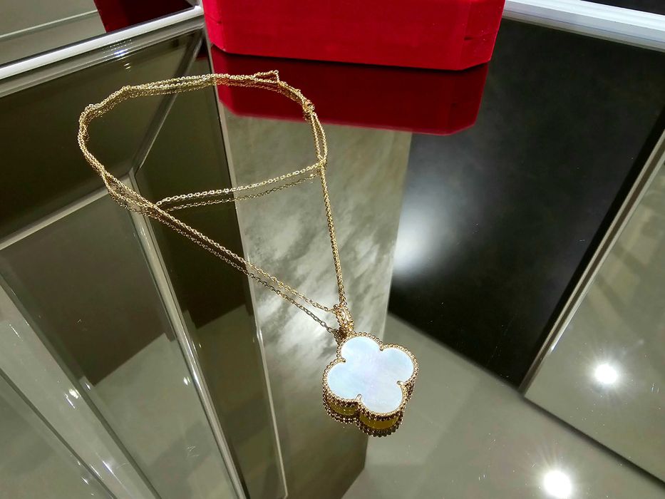 Van Cleef & Arpels VCA Rose Mother Long Magic Alhambra Дамско Колие