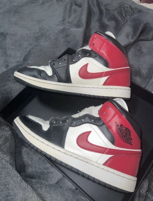Air Jordan 1 Mid gym red