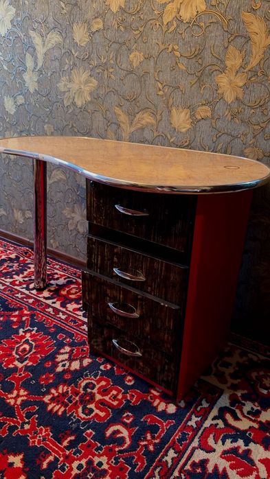 Маникюрный столик в хорошем состоянии продается