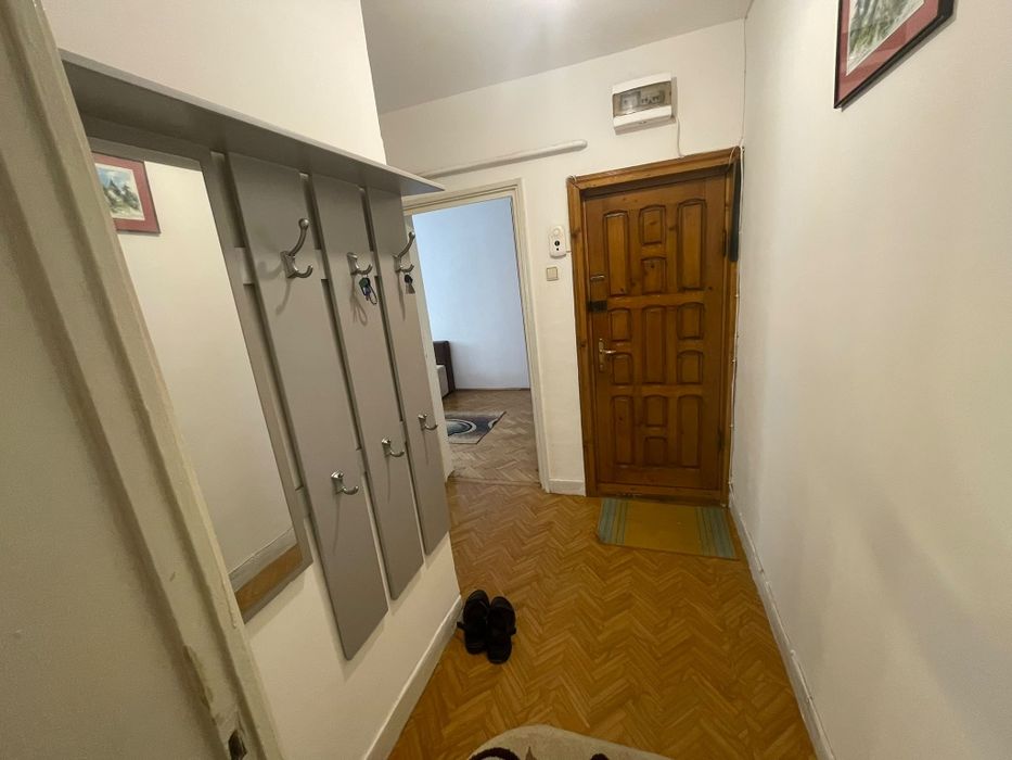 Proprietar, inchiriez ap 3 camere, etaj 1, in centru , Potcoava de aur