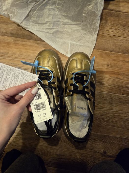 Продам кроссовки adidas jr1218