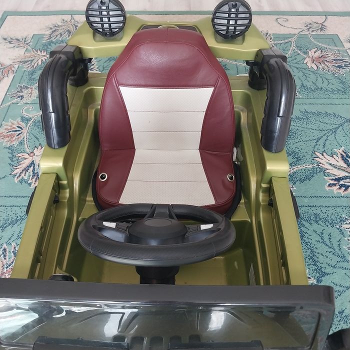 Срочно Продам детский электромобиль