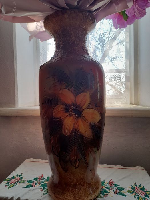 Продам напольную вазу , с цветами