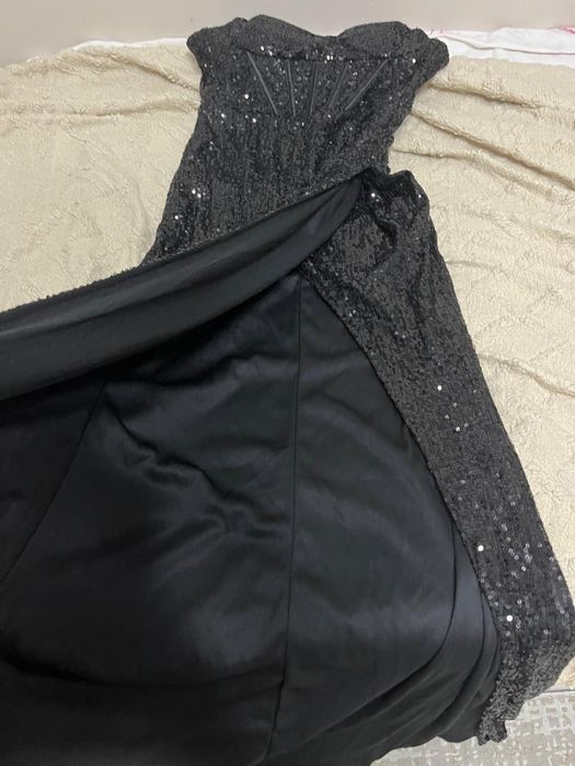 Женское вечернее платье с пайетками М размера