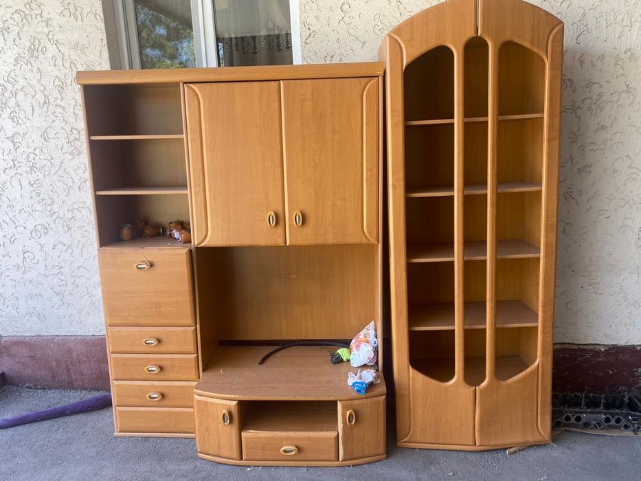 Шкаф горка для гостиной