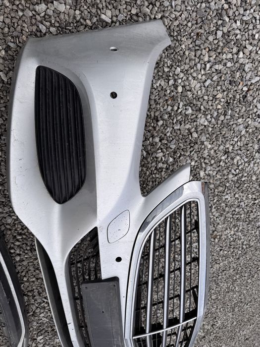 Продавам предна броня за мерцедес  C класа W205