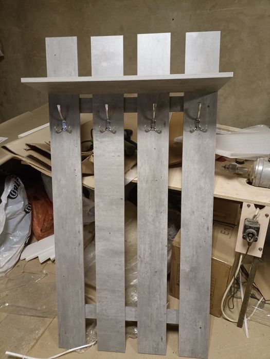 Продам вешалку новая