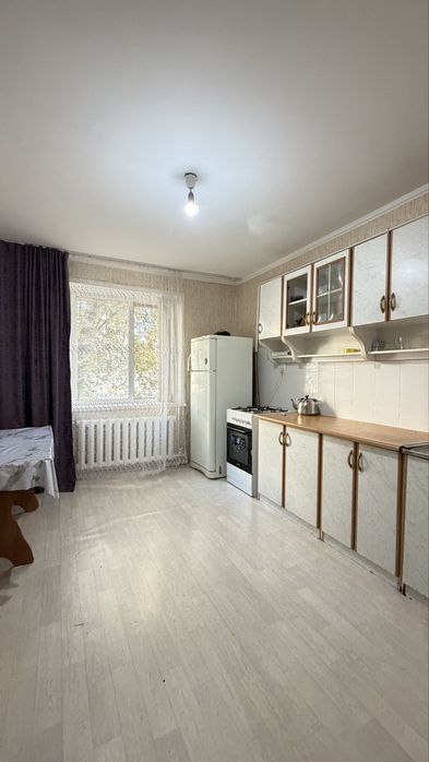 Продается 1 комн.кв с пл 40 кв.м, 4 мкр