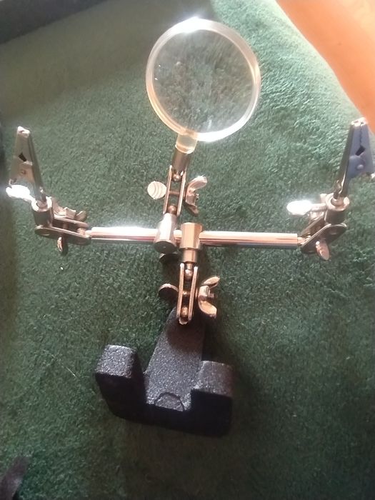 Lupa cu suport reglabil