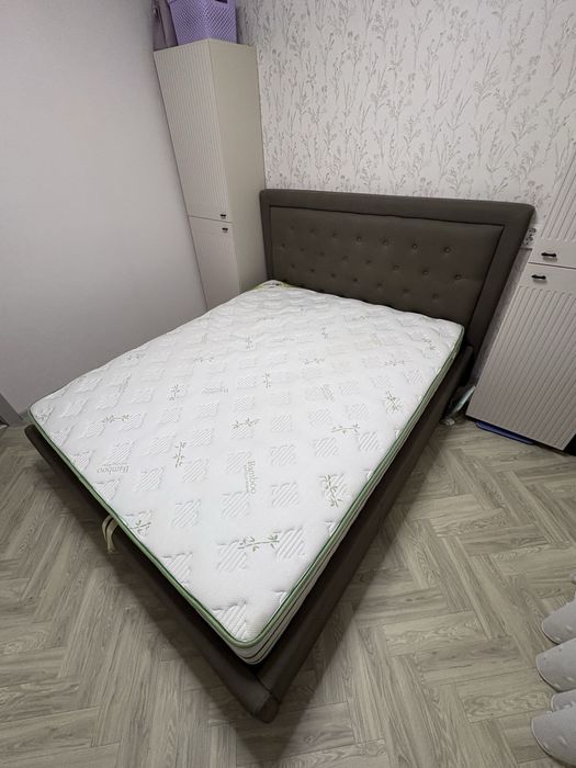 Продам кровать двух спальную евро