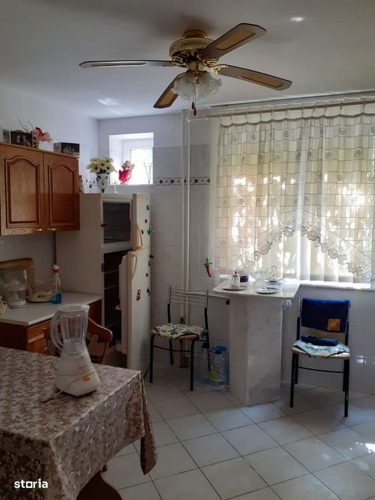 Apartament 4 camere, balcon, 90mp, etaj 1
