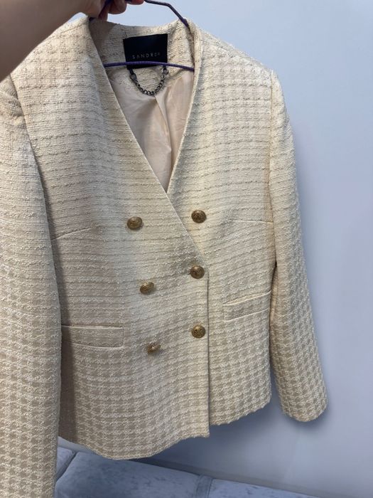 Твидовый костюм продаетсЯ