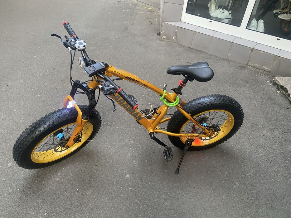 Vand bicicleta cu roti de 20