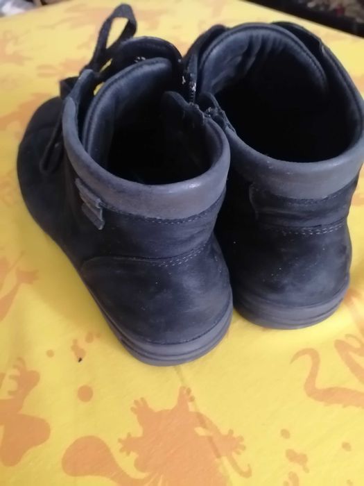 Спорно елегантни дамски обувки 43 номер.