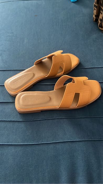 Продам тапочки (шлепанцы) новые, женские о личного качества размер 37