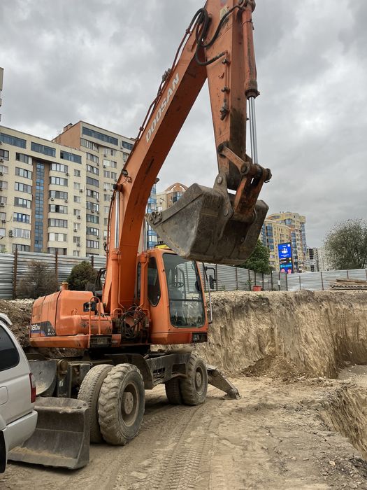 Услуги колесного экскаватора