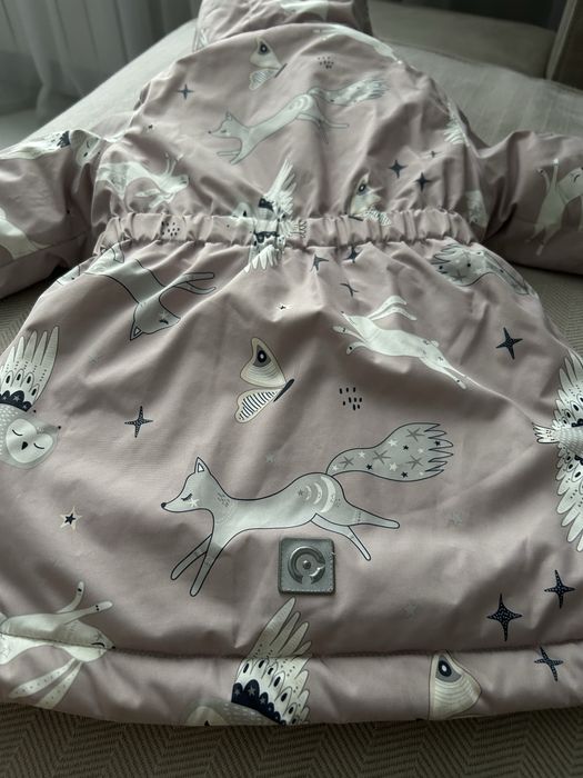 Продам демисезонную куртку на девочку