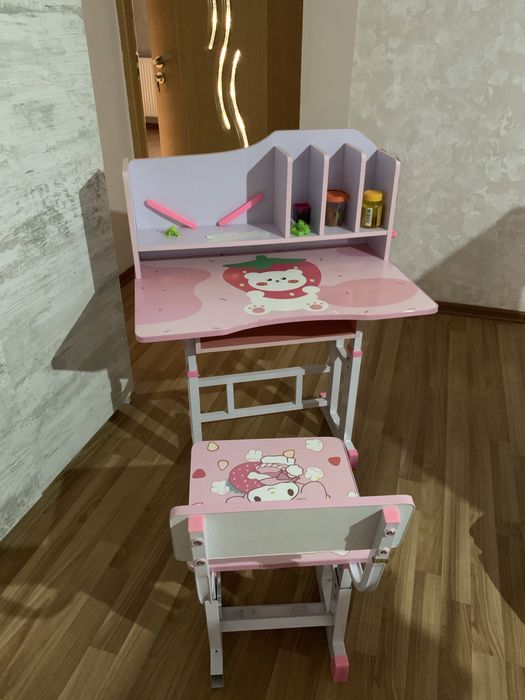 Birou fetite folosit de cateva ori primit cadou dar inutilizabil