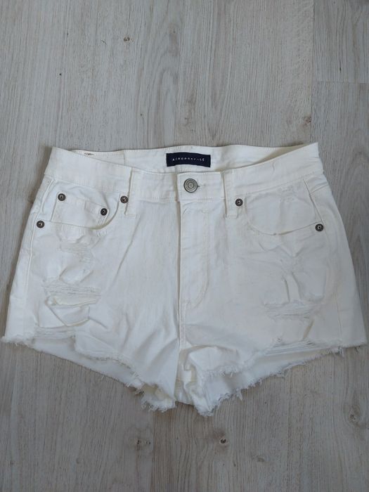 Къси дънкови гащи