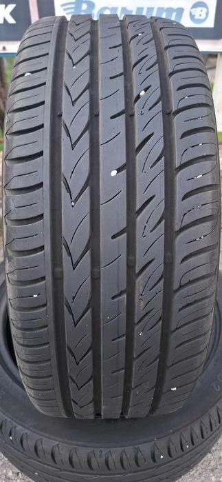 2бр. 215/45/17 Gislaved 6.8mm грайфер, дот 19г. ---