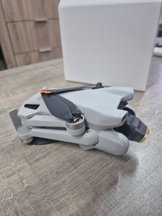 Продавам Dji Mini 3 като нов с гаранция!
