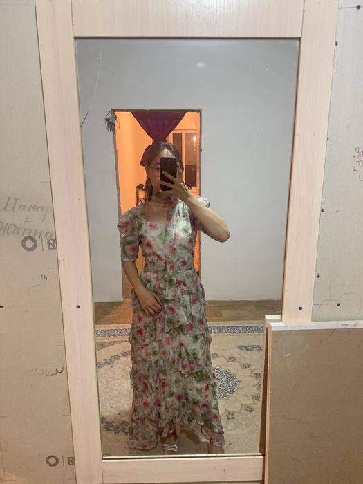 Нежный платье. . .