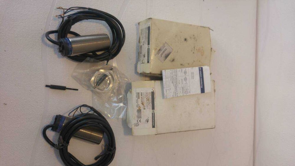 Индуктивни датч schneider electric telemecanique XSAV11801 и XSAV11373