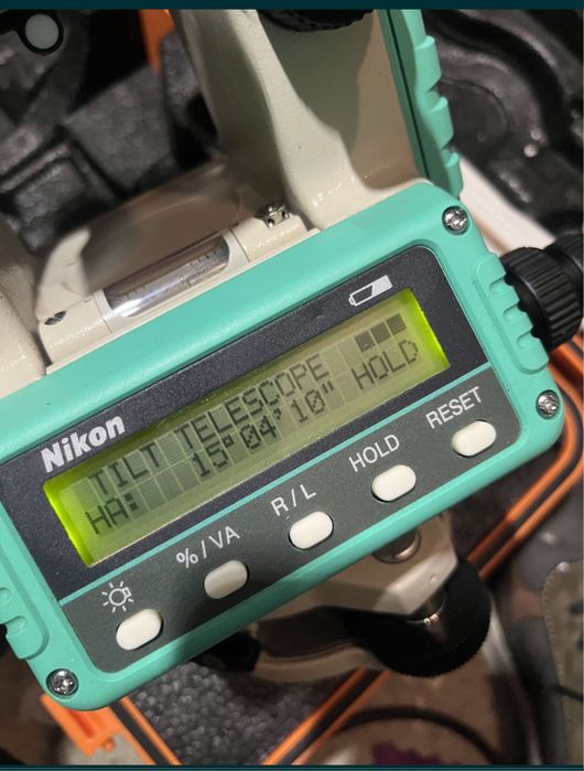 Teodolit  Nikon NE 100