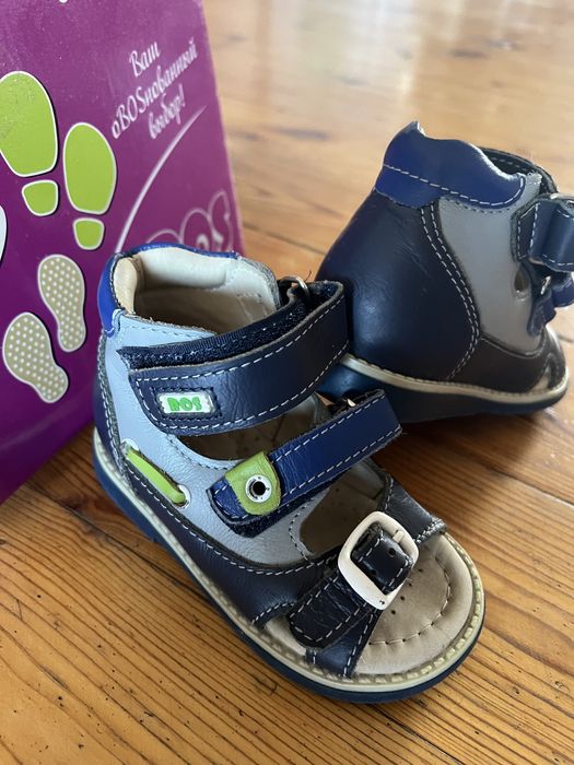 Продам ортопедические сандалики