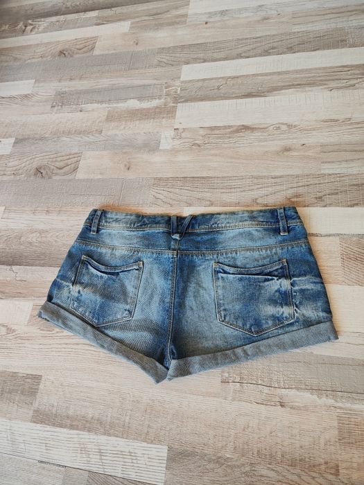 Къси панталони по 8€