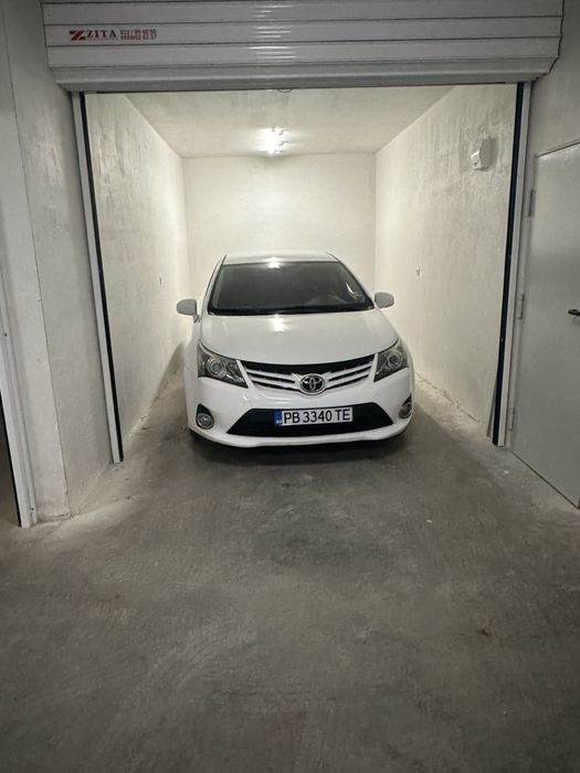 Toyota Avensis 2012г.